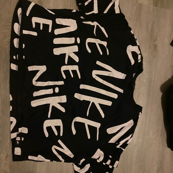 Black and White Nike crop top size US M - Picture 2 of 2